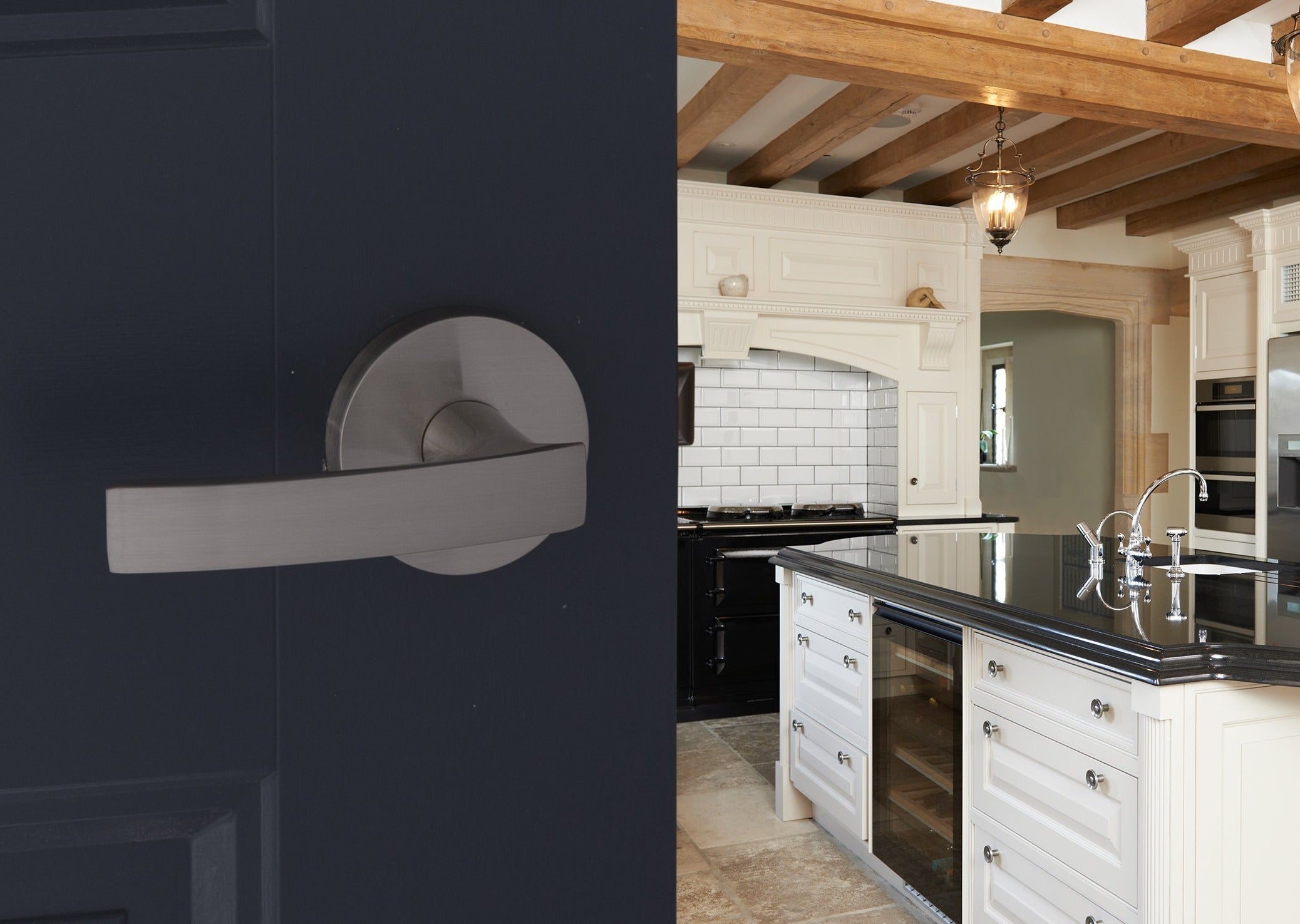 Scandinavian Style Lever L6R4 Series by Montana Forge